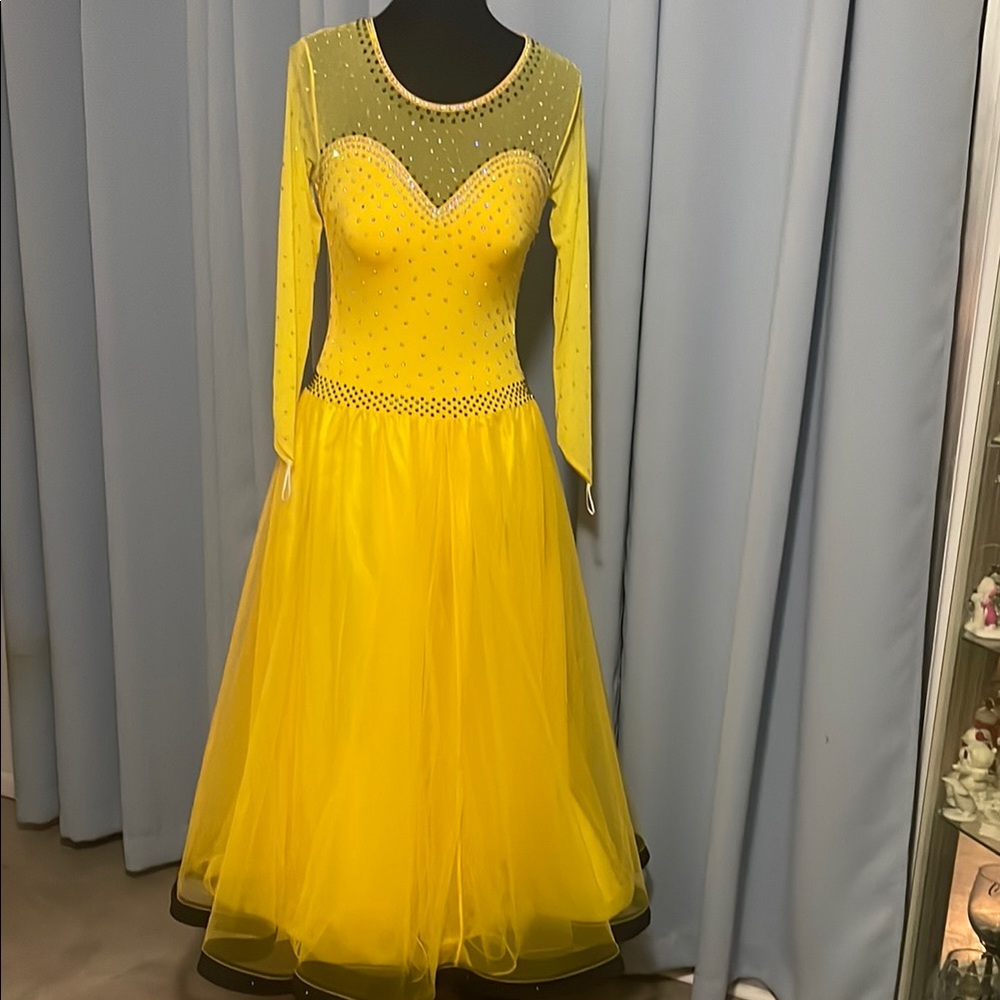 Elegant Yellow Evening Gown